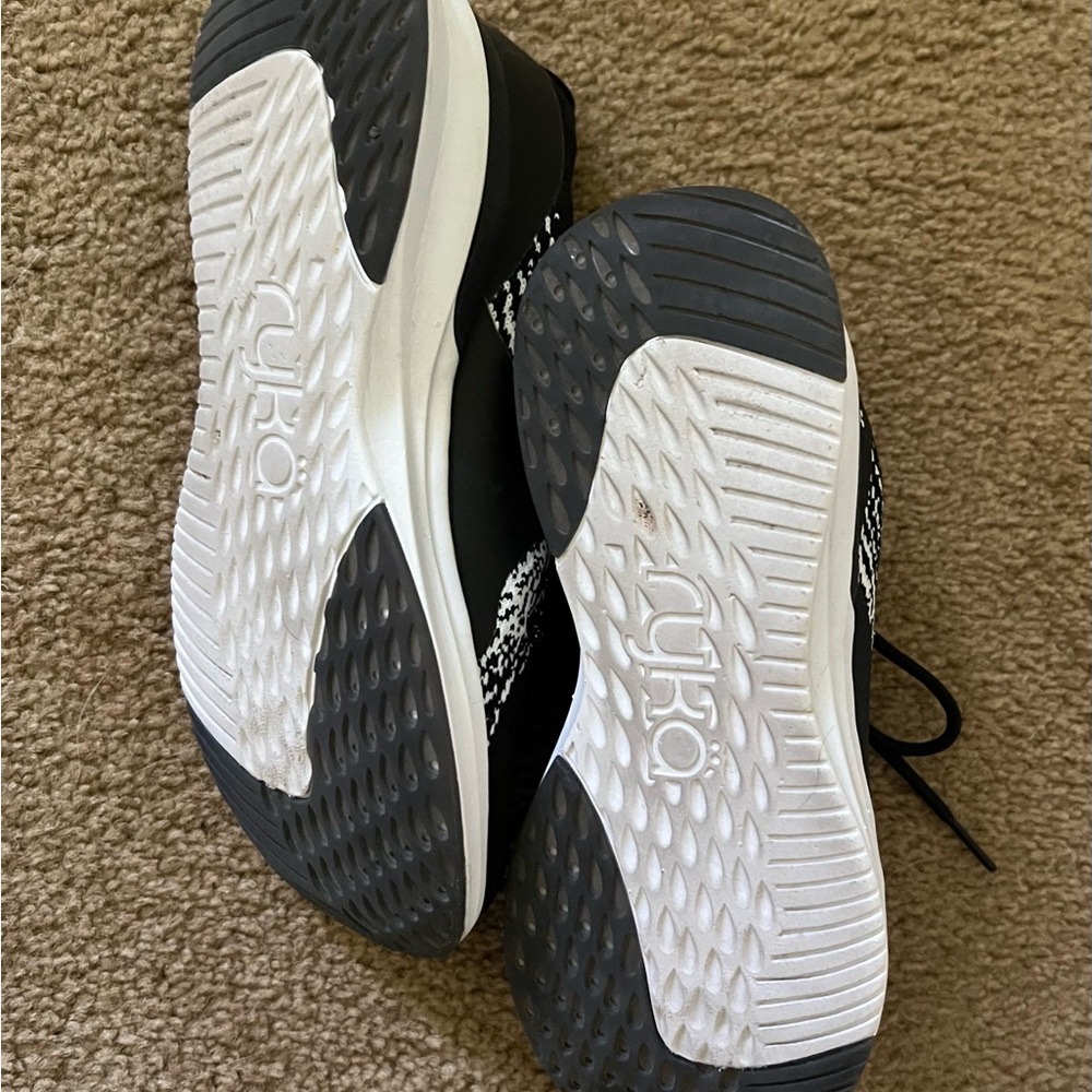 Ryka Women's, Momentum Walking Shoe ~ 6.5 - Picture 4 of 4